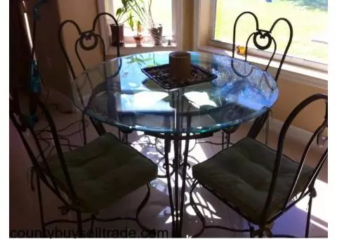 Dinning/breakfast glass table n 4 iron chairs